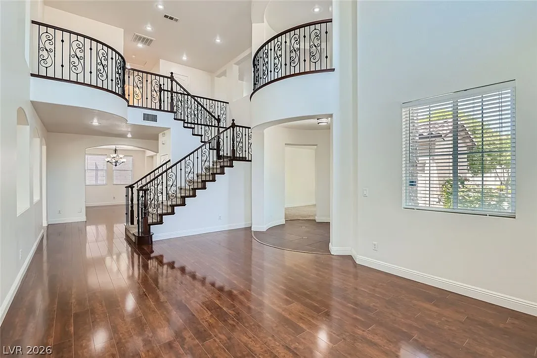 4 bed, 3.0 bath, 3748 sqft, $3,300 — Photo 3