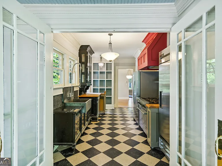 1500 N Highland Ave NE — Photo 18