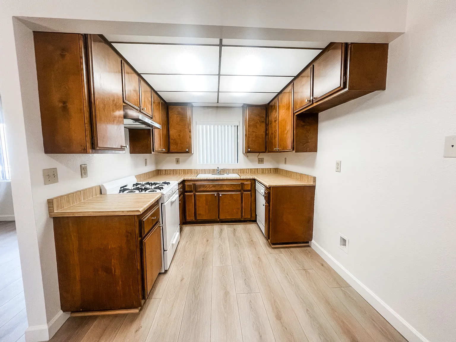 2 bed, 1.5 bath, 985 sqft, $2,950 — Photo 4