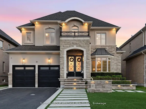 39 Glengowan St, Whitby, ON L1R 0K9
