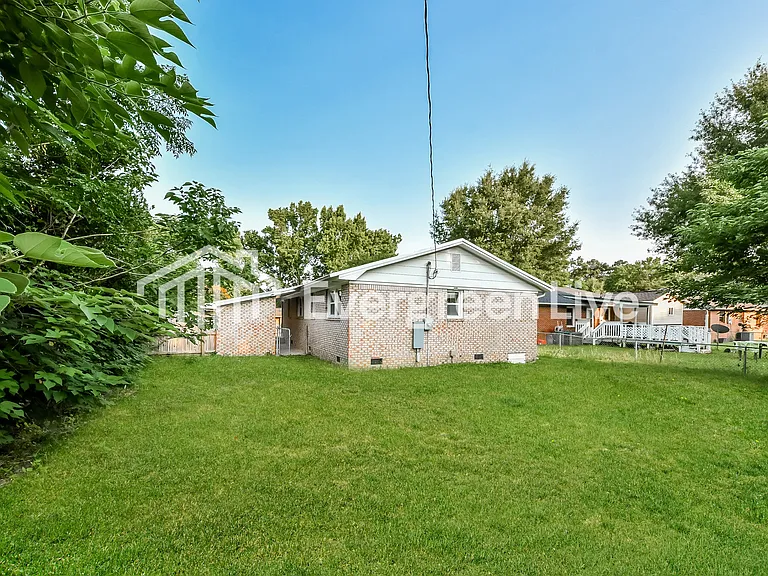 4213 Shorecrest Dr — Photo 15