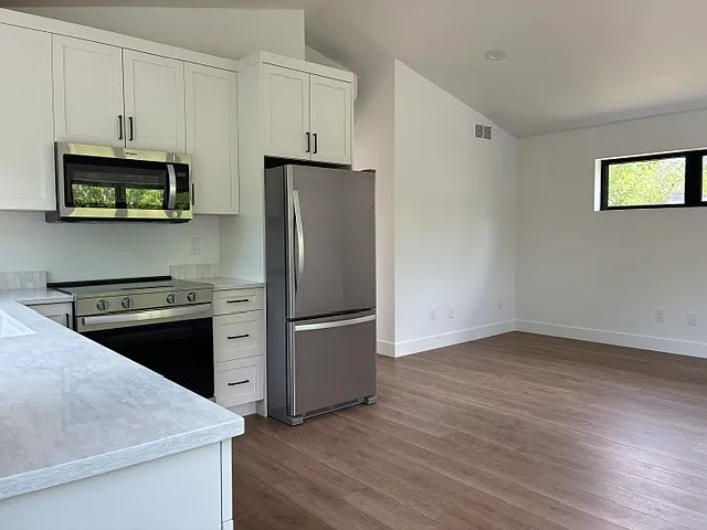 204 E Cannon St #B — Photo 6