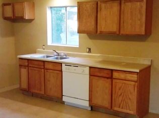 801 Park Rd #B, Sacramento, CA 95838