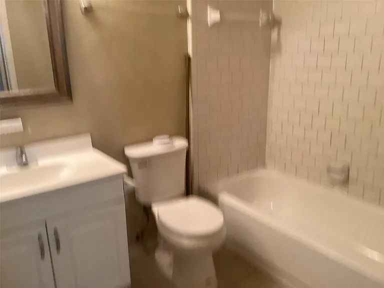 15831 Bazelbriar Ln — Photo 45