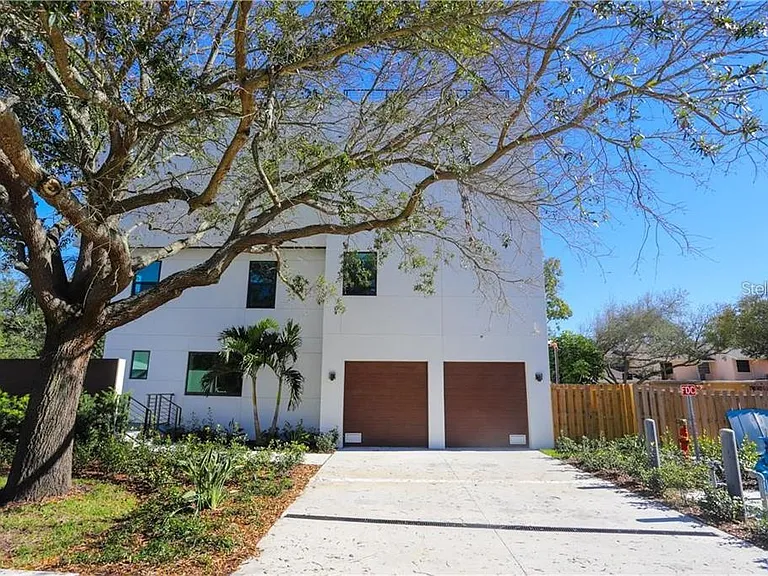 2814 W Barcelona St — Photo 3