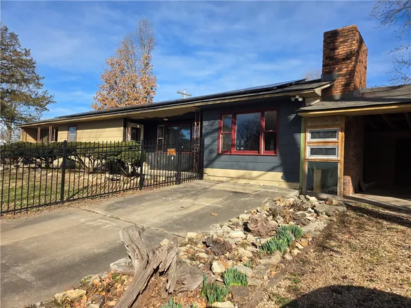 19304 Hillcrest Ln, Cassville, MO 65625