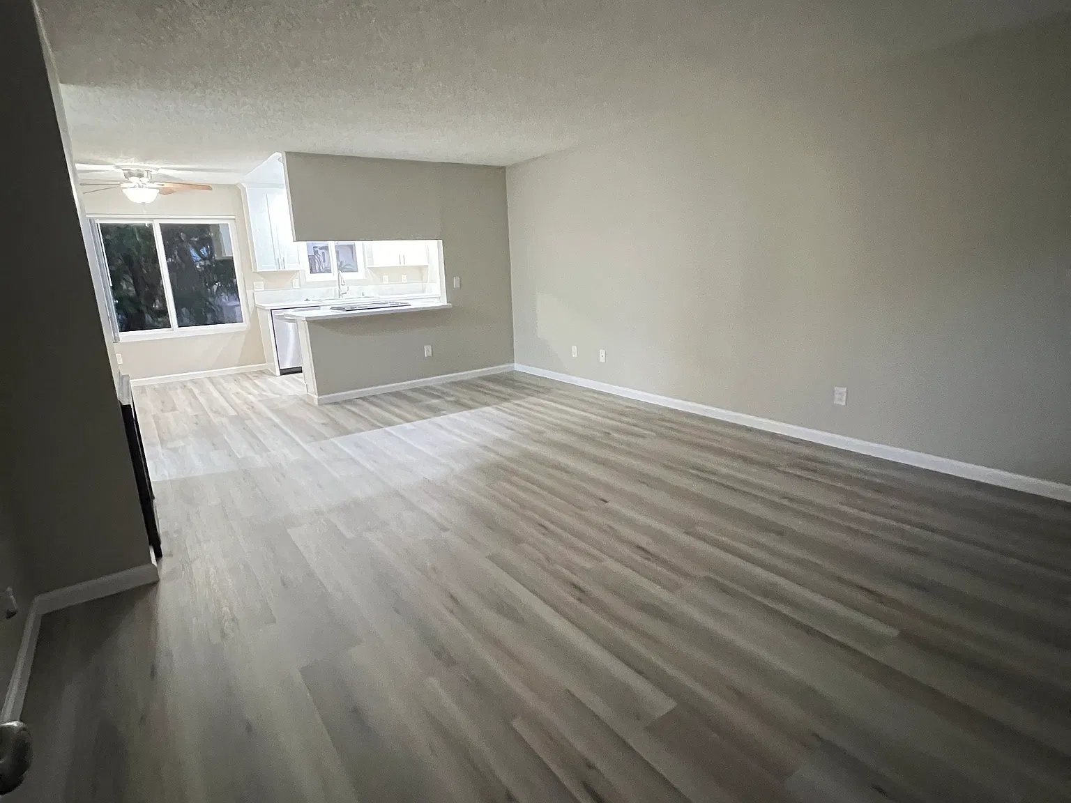 2 bed, 1050 sqft, $2,695 — Photo 3