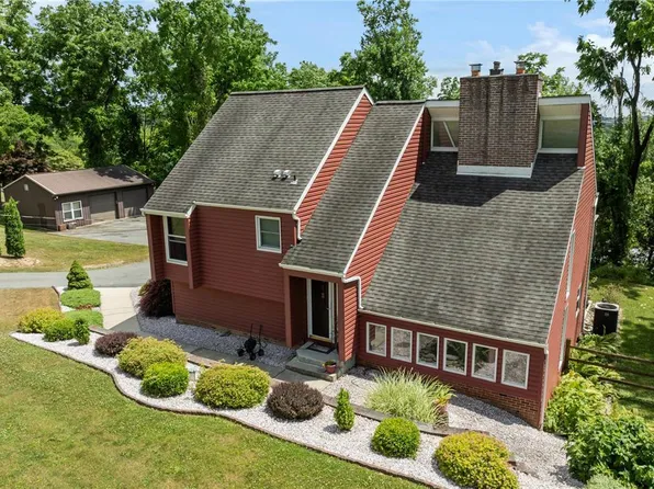 4377 Chestnut Dr, Walnutport, PA 18088