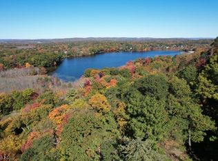 999 Cherokee Ln, Franklin Lakes Boro, NJ 07417