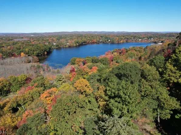 999 Cherokee Ln, Franklin Lakes Boro, NJ 07417