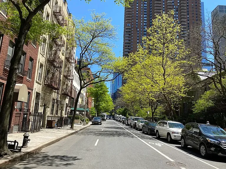 451 W 44th St #23 — Photo 14