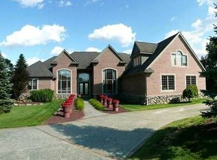 1186 Long Lake Dr, Howell, MI