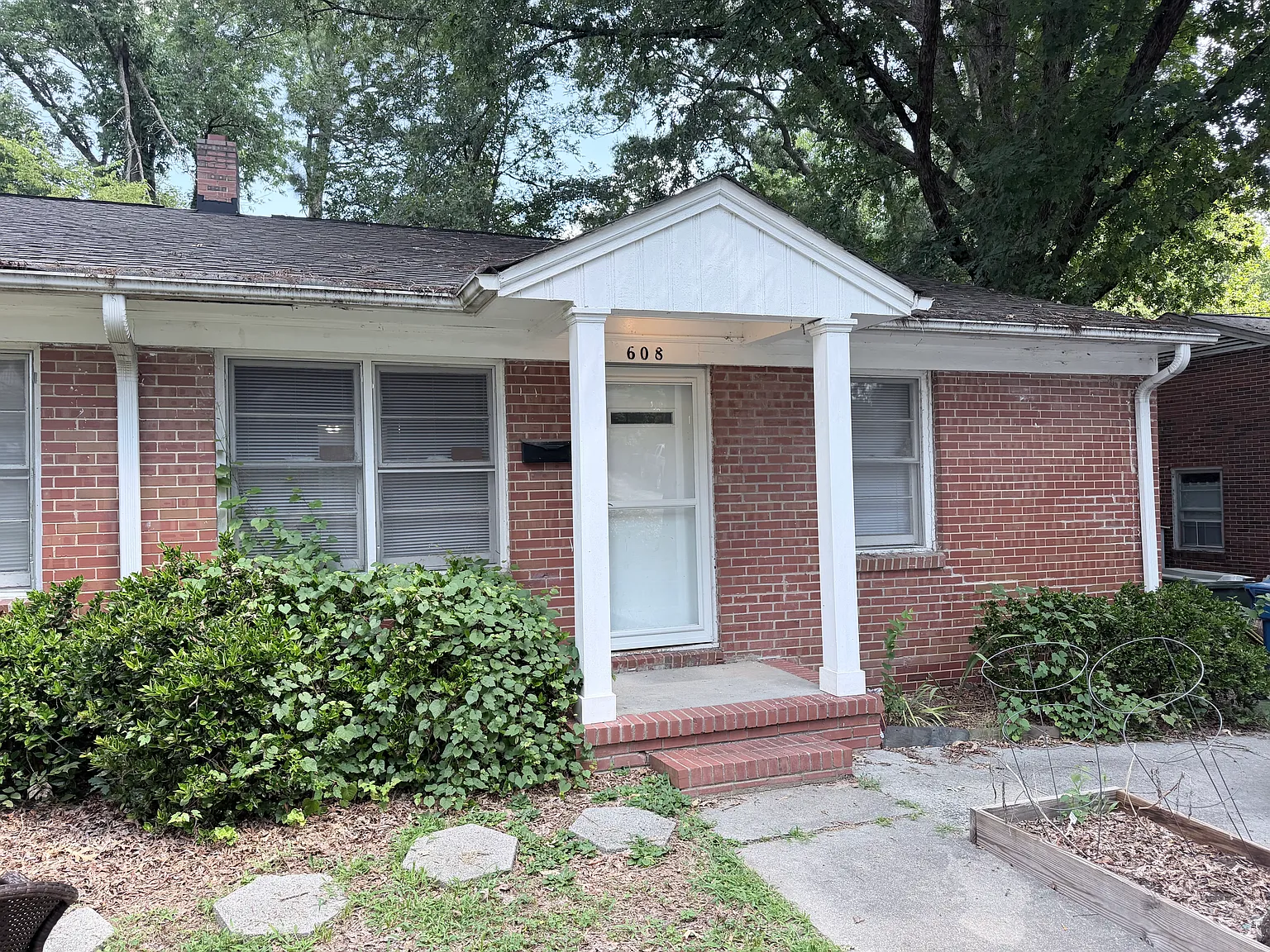 608 W Markham Ave — Photo 1
