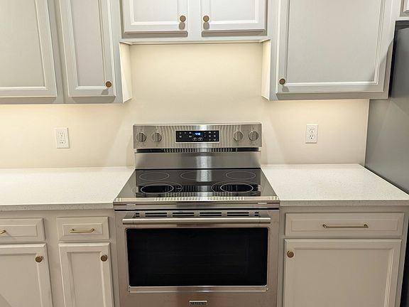 Kitchen stove