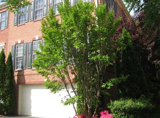 140 Summer Walk Dr, Gaithersburg, MD 20878