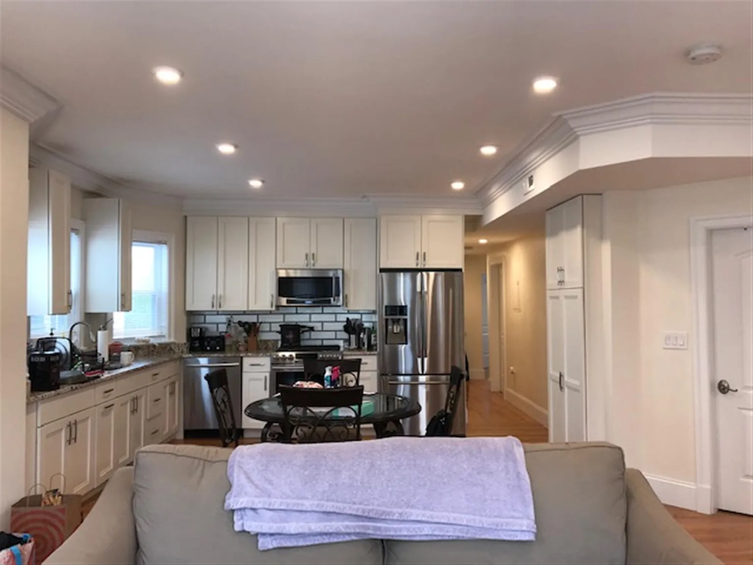4 bed, 1594 sqft, $5,700 — Photo 2