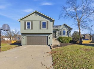 430 W Skylark Cir, Gardner, KS 66030