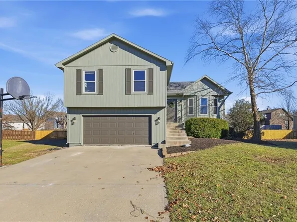430 W Skylark Cir, Gardner, KS 66030