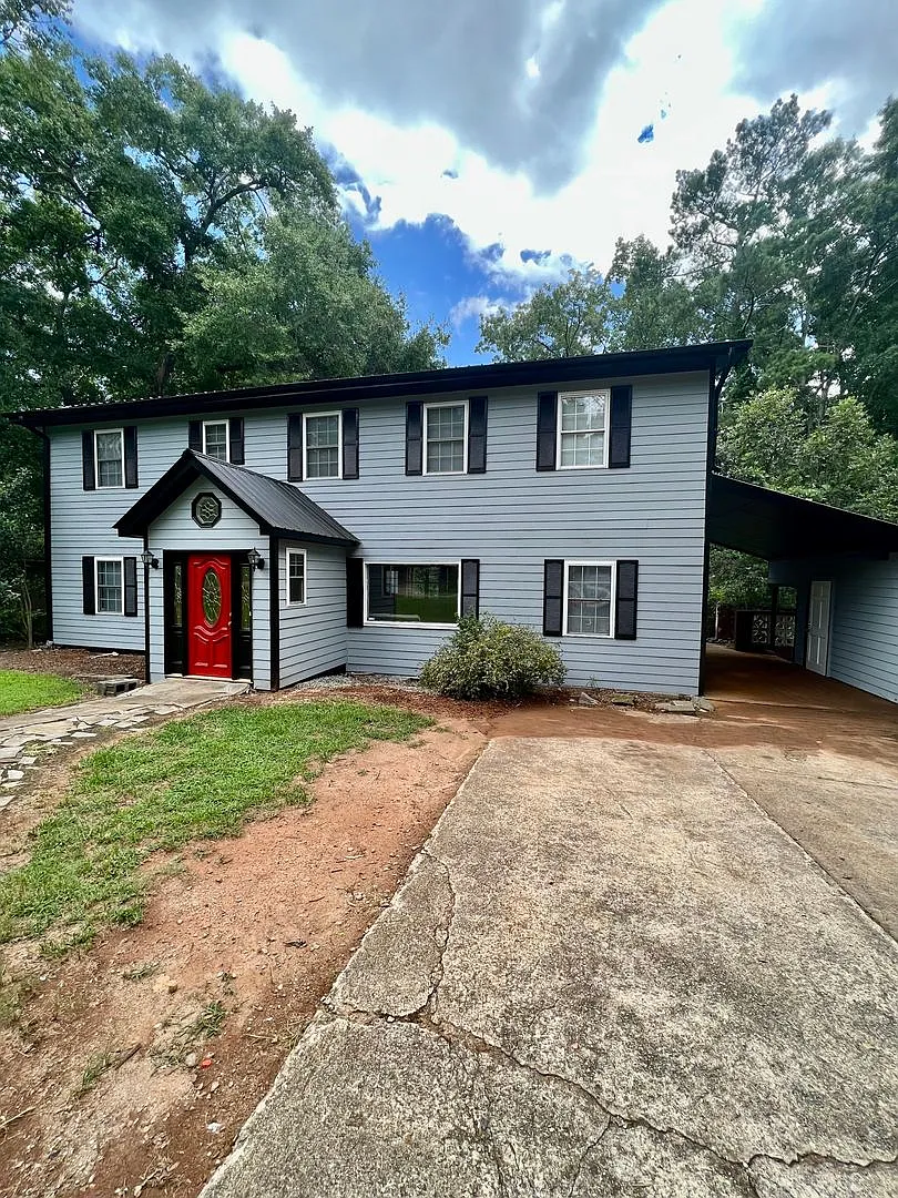 112 Cherry Ln L 6 Bed, 3 Bath — Photo 1