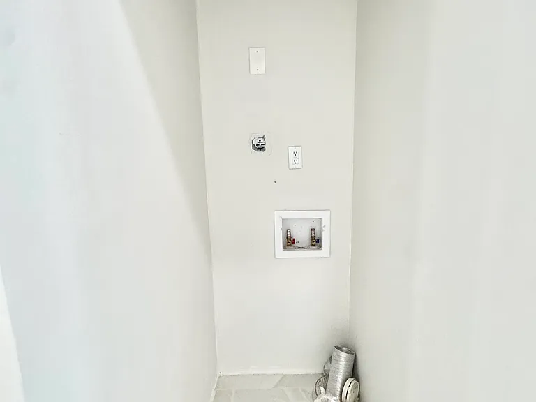 382 Avenue W #2R — Photo 8