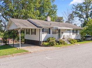 101 Glendale Ln, Oak Ridge, TN 37830