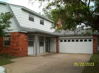 2127 Canary Dr, Ponca City, OK 74601