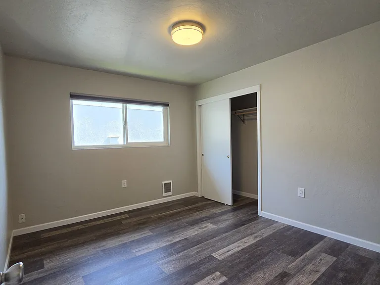 5526 Dunsmuir Ave — Photo 8