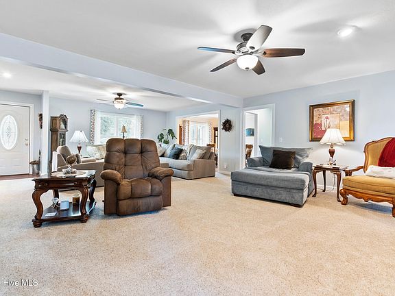 3rd image of 6 Deerwood Circle