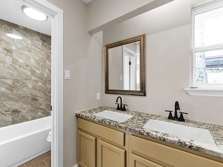 6211 Coachgate Dr — Photo 42