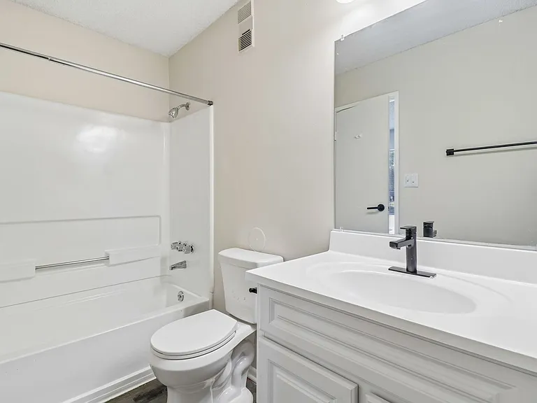 Falcon Point Apartments — Photo 7