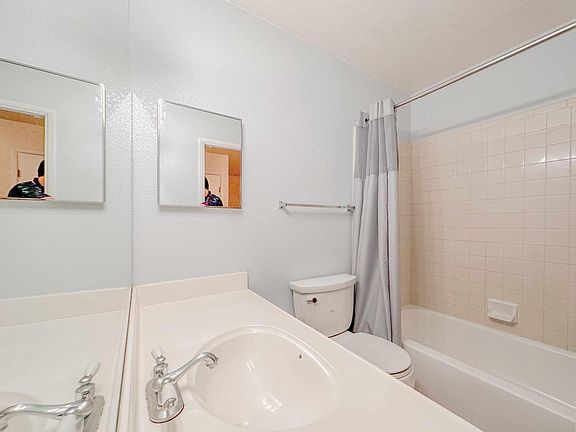 5th image of 3117 Occidental Dr APT 2