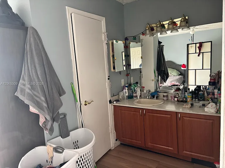 4121 NW 9th Ave #5 — Photo 5