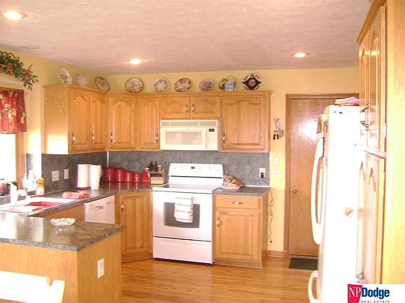 5th image of 15020 Mary St