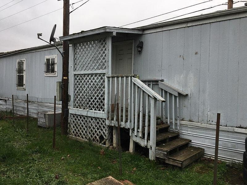 2nd image of 104 D Lee Ln