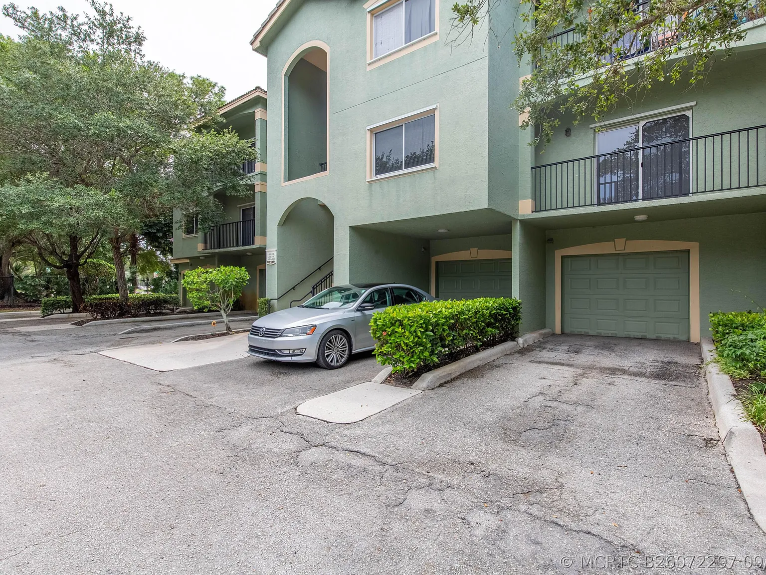 2 bed, 2.0 bath, 1215 sqft, $2,200 — Photo 2