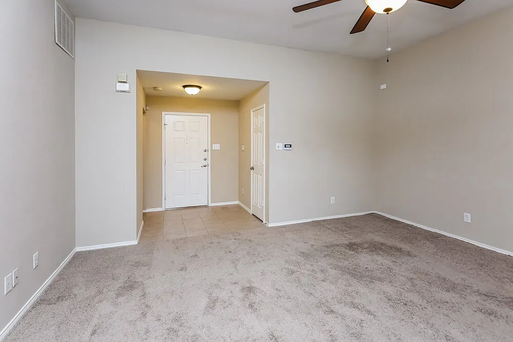 3 bed, 2.0 bath, 1434 sqft, $1,975 — Photo 3