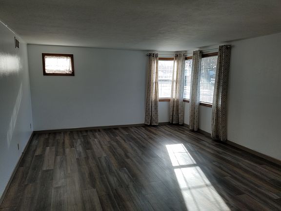 4th image of 1500 Cottonwood Dr