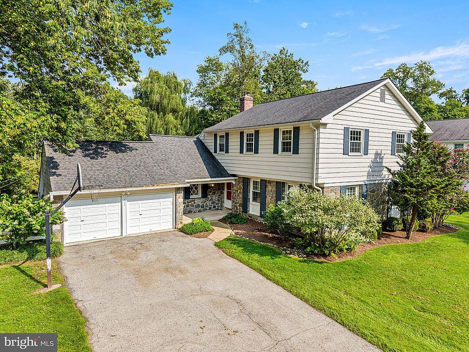 1st image of 593 Watford Ln