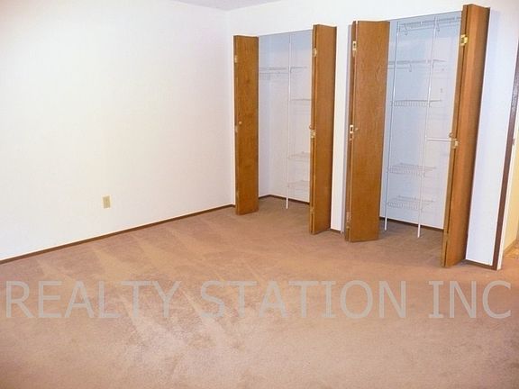 4th image of 3330 SE Windsor Ct