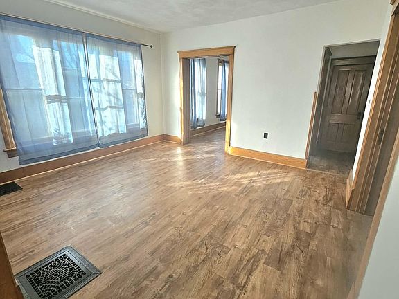 5th image of 828 9th St