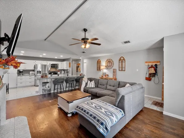 1204 Hidden Creek Dr, Mansfield, TX 76063