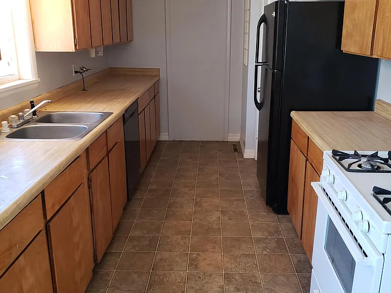 1150 Evans Ave — Photo 4