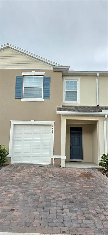 3 bed, 2.5 bath, 1676 sqft, $2,400 — Photo 2