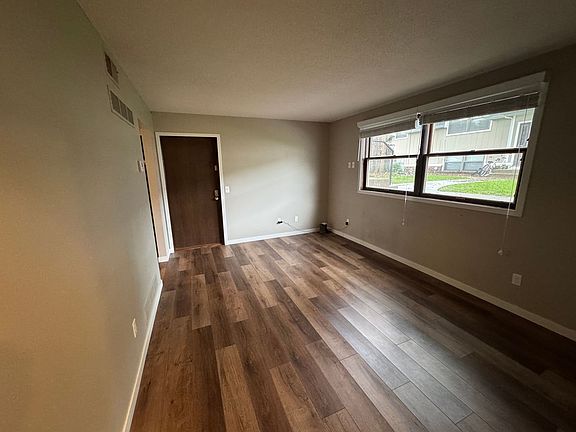 3rd image of 1004 Main St APT 2