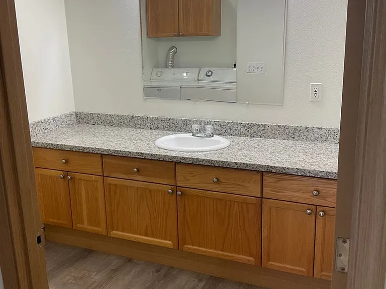 Ascot Place Apartments — Photo 4