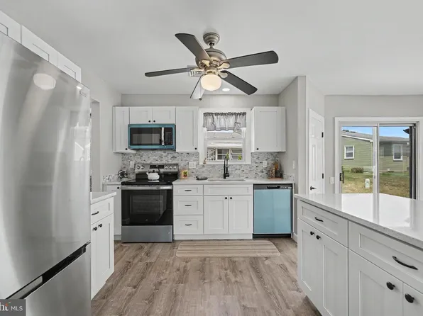 20 Hummingbird Ln, Whiting, NJ 08759