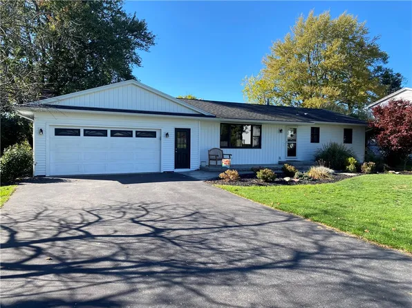 9 Gentian Way, Fairport, NY 14450