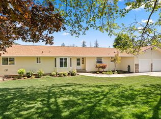 405 Crystal Dr, Grants Pass, OR 97527