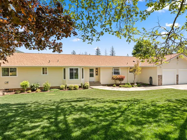 405 Crystal Dr, Grants Pass, OR 97527