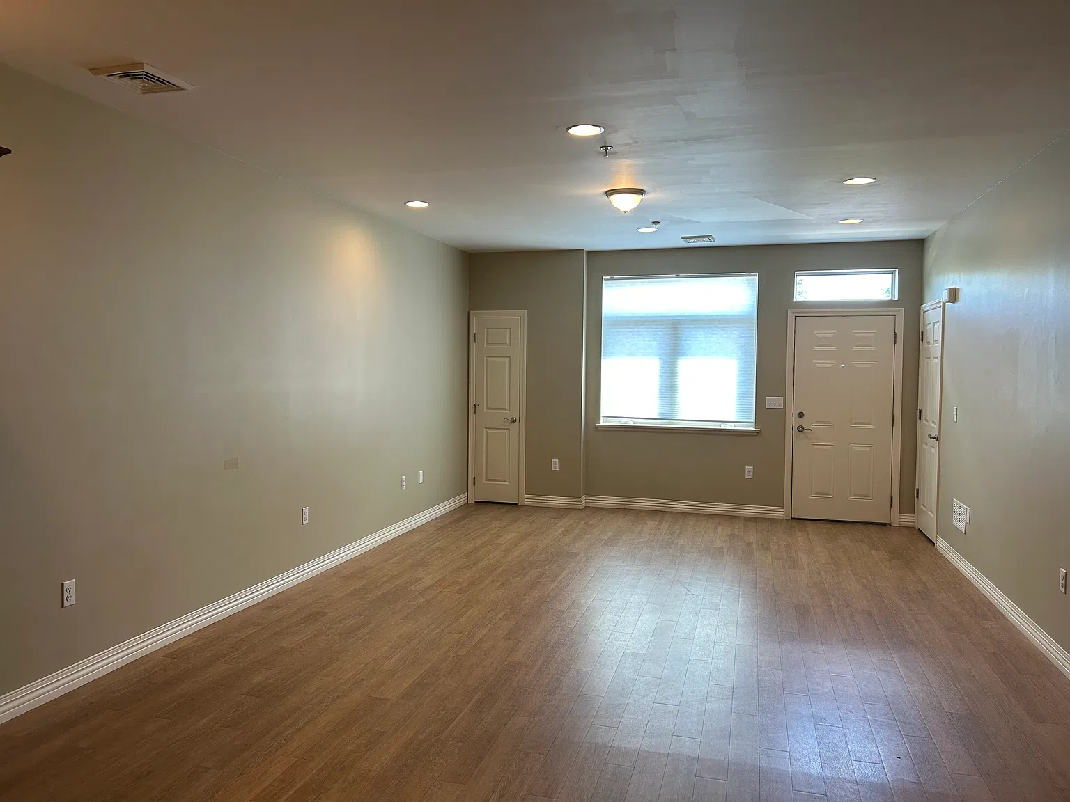 2 bed, 1100 sqft, $1,385 — Photo 4